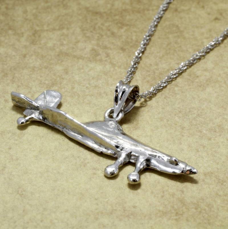 14Kt Weißgold-Traktor-Halskette Spray Plane-Anhänger von Agrijewelry