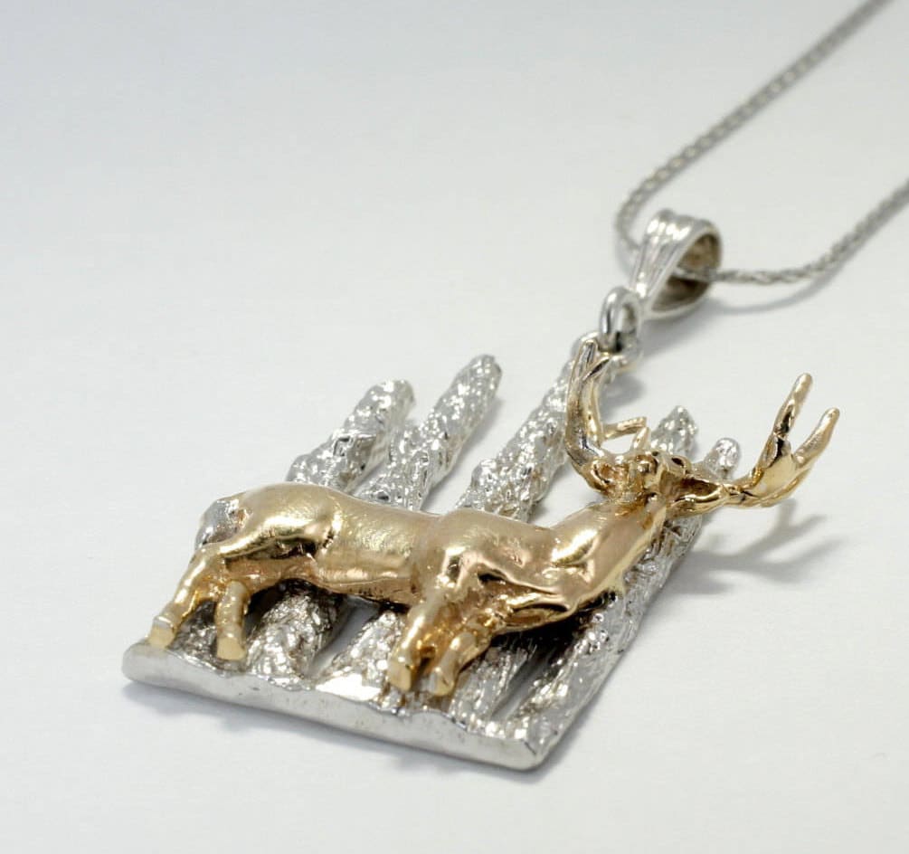 14Kt Gold Weißwedelhirsch Halskette Handgeschnitzter Buck Anhänger von Agrijewelry