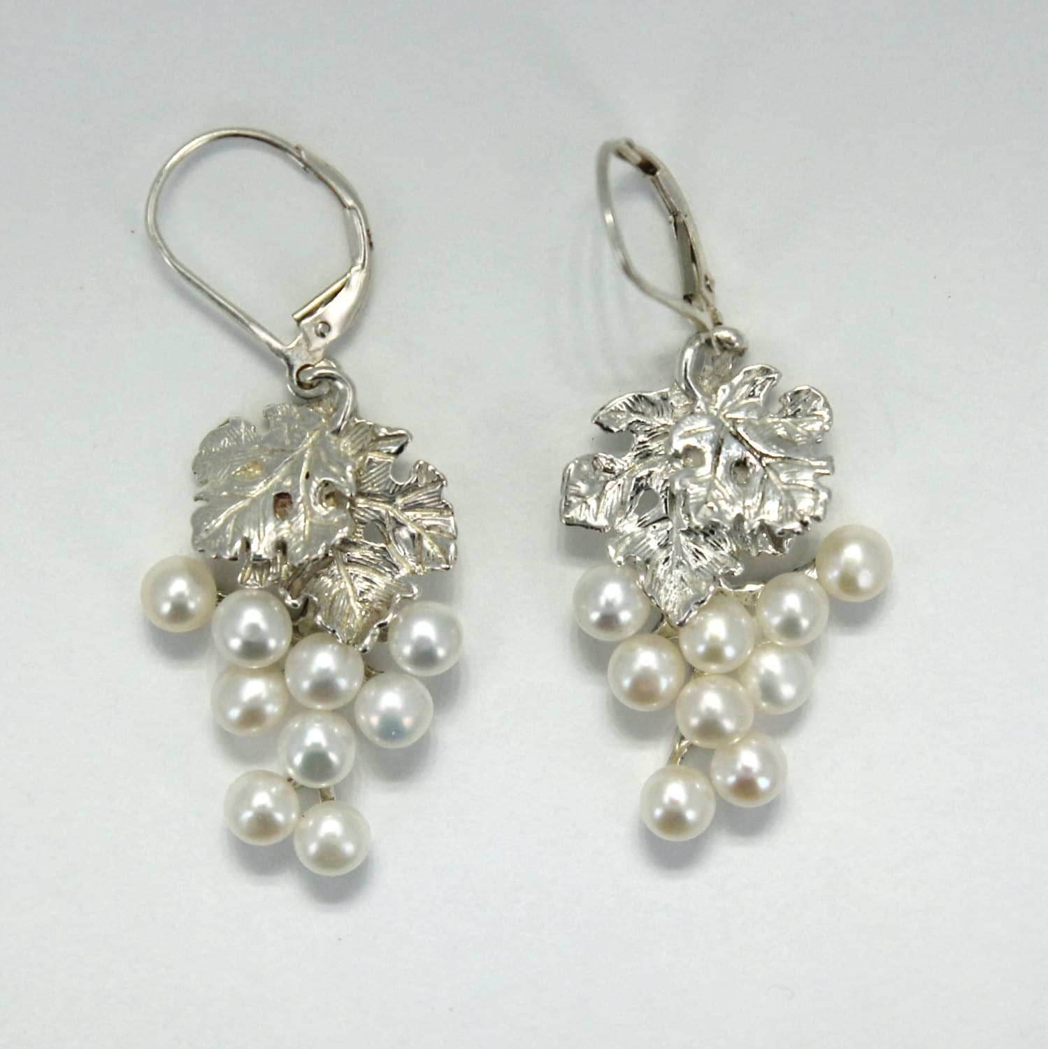 sterling Silber Trauben Ohrringe Weiße Perlen Ohrringe von Agrijewelry