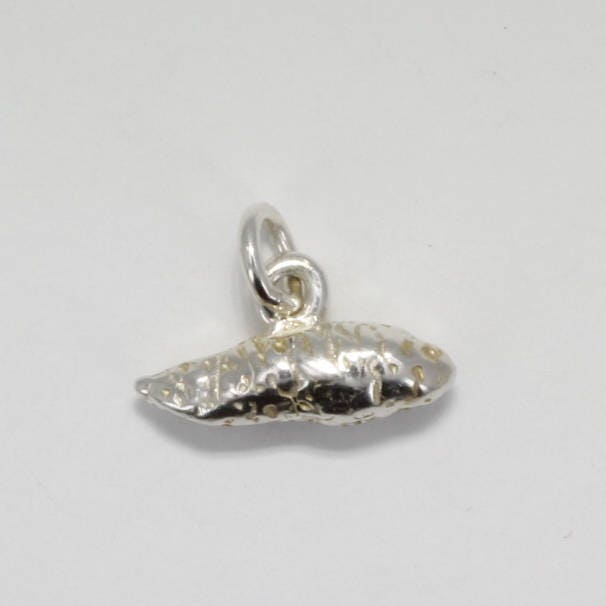 sterling Silber Süßkartoffel Anhänger 3D Gemüse Bettelarmband von Agrijewelry