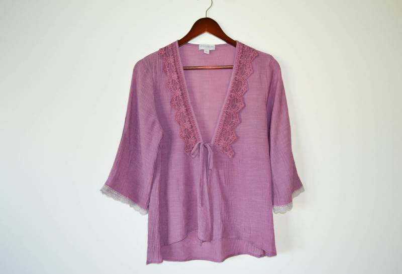 Lila Vintage 80Er Bluse Damen Boho Viskose Sommer Mit Spitze Tunika Tage Hippie Boxy Shirt Small Size von AgritasVintage