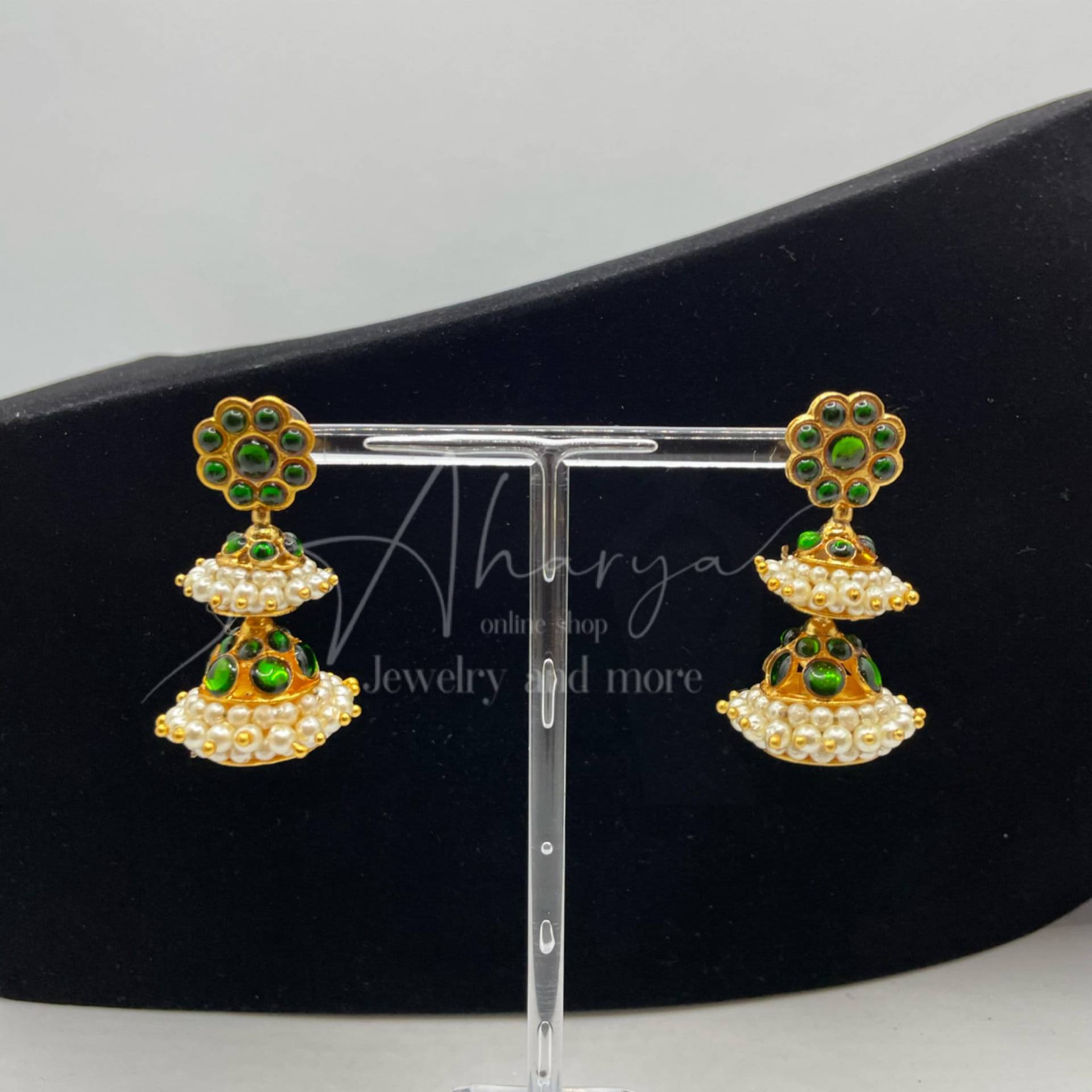 Chitthu - Handgemachte Schöne Designer Jhumka Statement Mit Kemp Steinen in Verschiedenen Farben Made India Chitthu - Handgemachte Schöne Designer Jhumka Statement Mit Kemp Steinen in Verschiedenen Farben Made India von AharyaOnlineShop