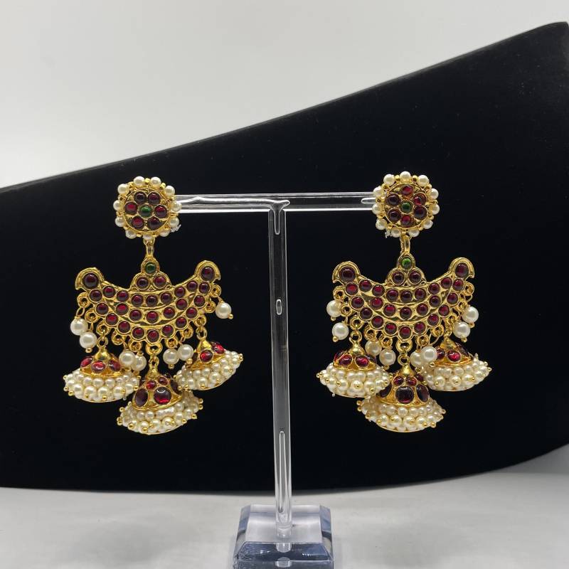 Trisra - Wunderschöne Bestseller Designer Ohrringe Kemp Stone Handgemacht in Indien- Weitere Farben Verfügbar Als Ohrring Oder Haararm von AharyaOnlineShop