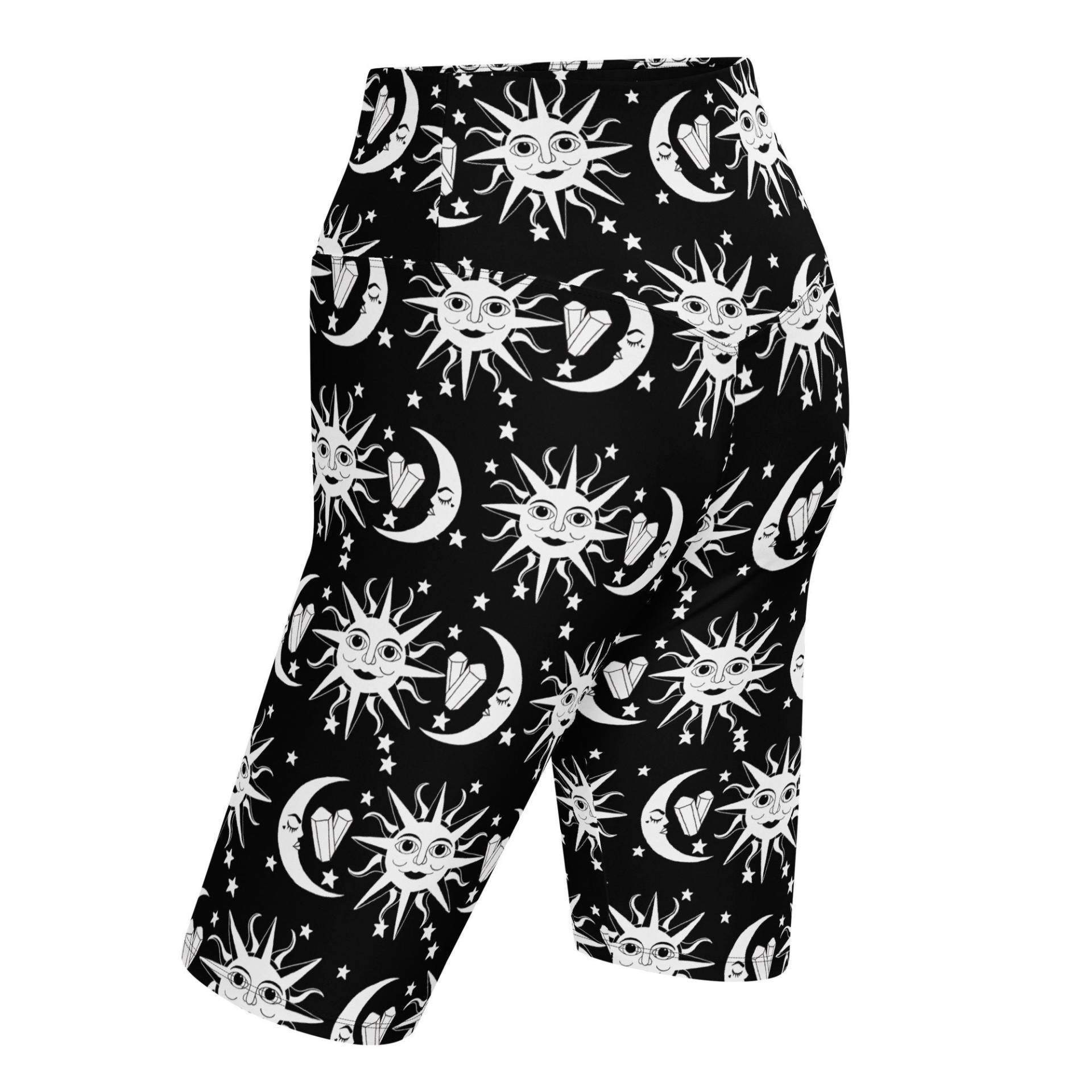Ahh Süße Sonne, Mond, Und Sterne Schwarz Weiß Biker Shorts Ahh Süße Sonne, Mond, Und Sterne Schwarz Weiß Biker Shorts von AhhSweetDeathArt