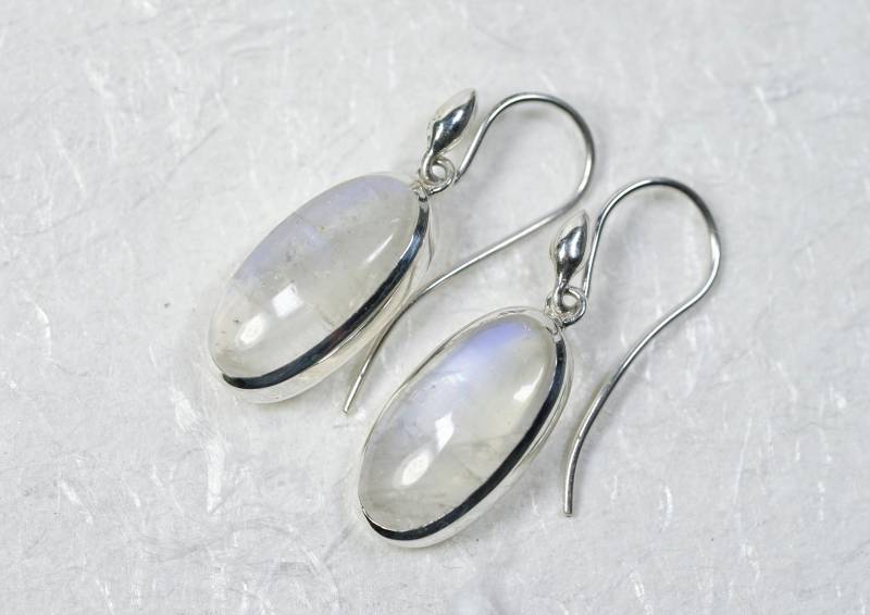 Rainbow-Mondstein Ohrhänger Oval von AhiloDesign