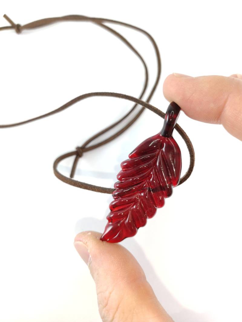 Kettenanhänger in Blatt Form Aus Glas/Handgemacht von AhoiGlas