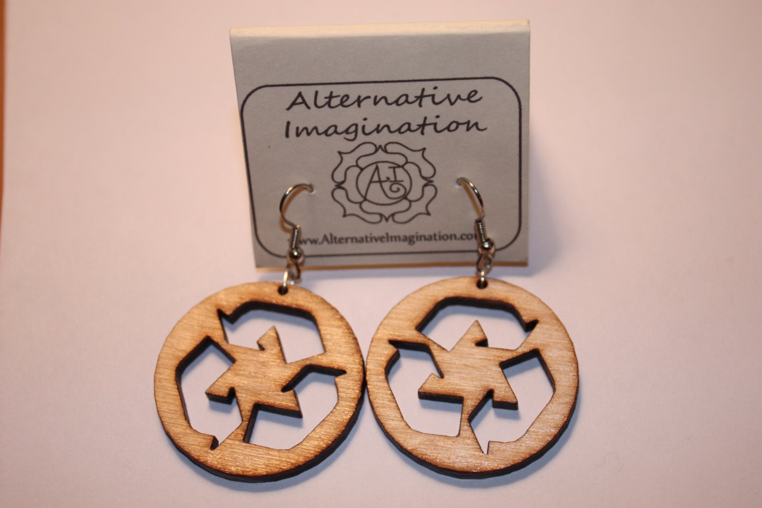 Holz Ohrringe - Laser Cut Recycle-Zeichen Holz Ohrringe - Laser Cut Recycle-Zeichen von AiLaserDesign