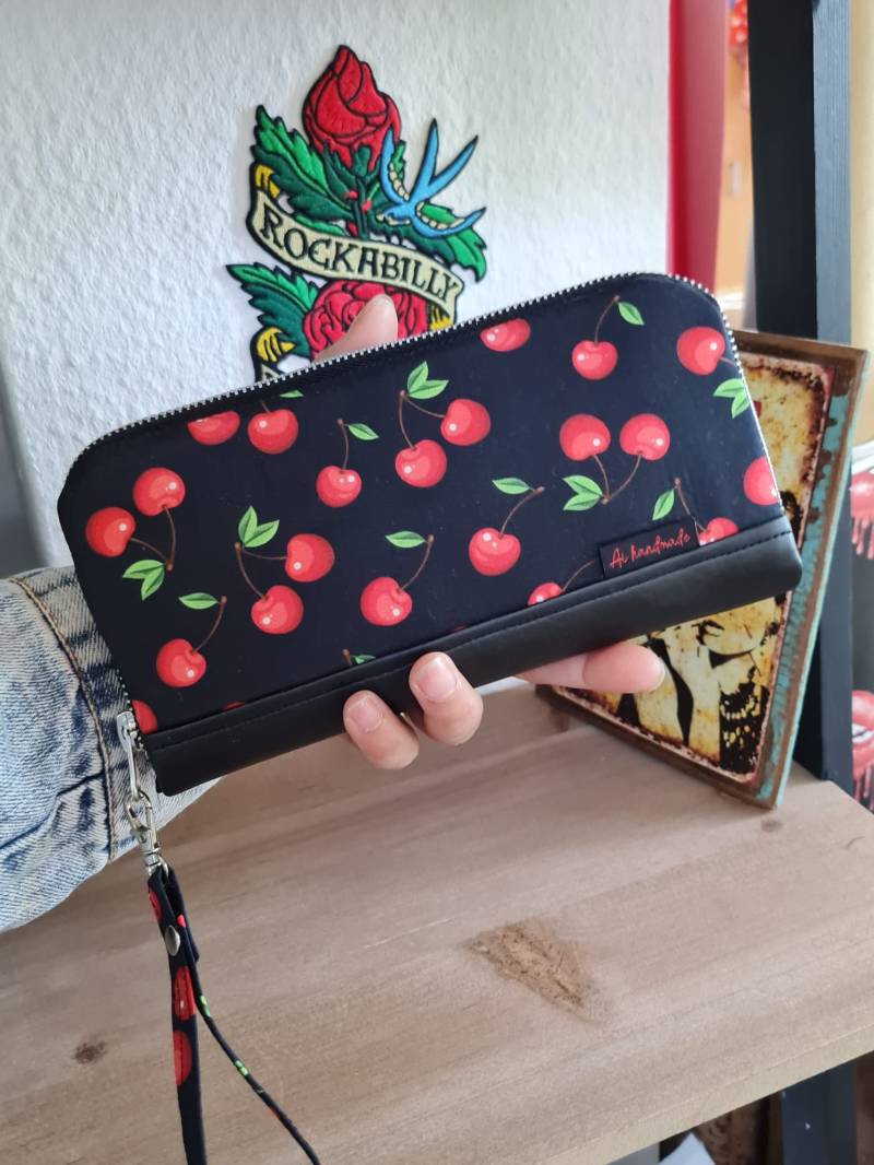 Eine Umlaufenden Geldbörse Mit Kirschen Motiv von AihandmadeDesign