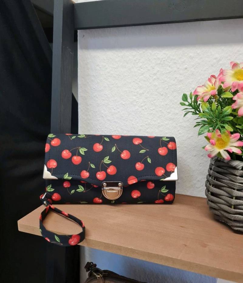 Eine Xl Geldbörse Mit Kirschen Motiv Fotofächer von AihandmadeDesign