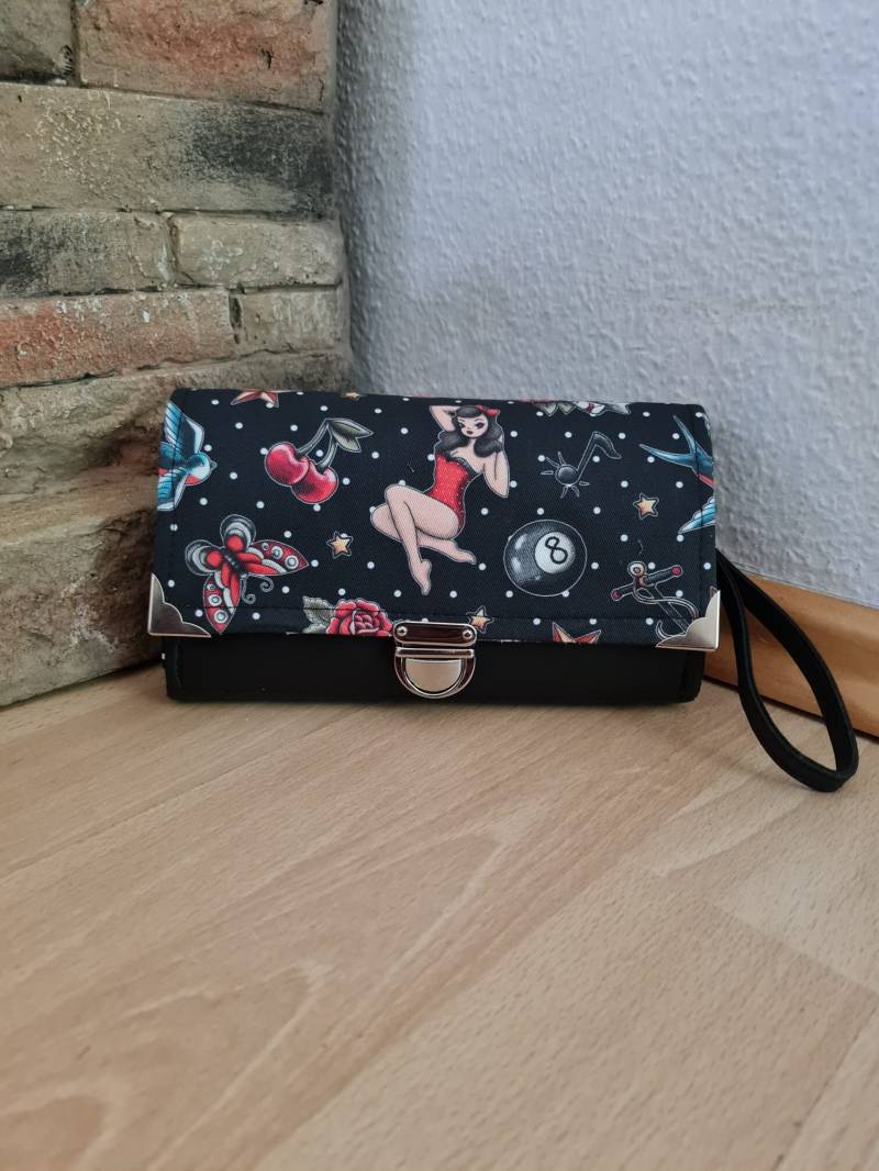Eine Xl Geldbörse Mit Rockabilly Pin Up Motiv von AihandmadeDesign