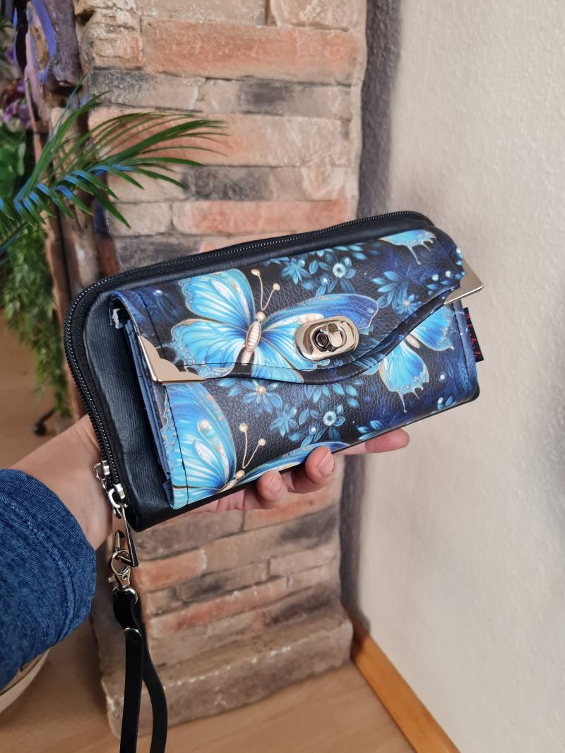 Eine Xxl Geldbörse Mit Schmetterlinge Motiv von AihandmadeDesign