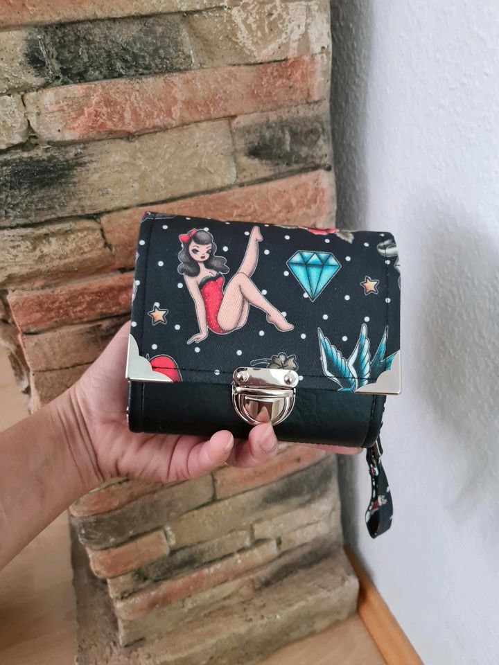 Kleine Geldbörse Mit Pin Up Rockabilly Motiv von AihandmadeDesign
