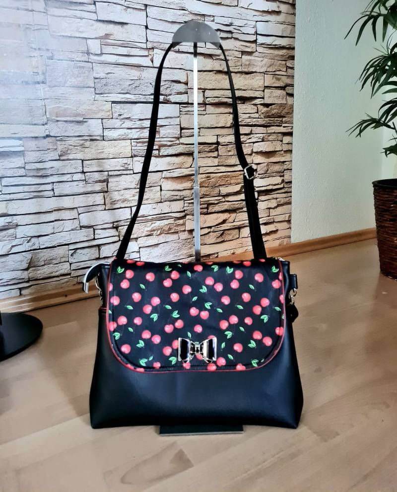 Umhängentasche Mit Kirschen Rockabilly Motiv von AihandmadeDesign