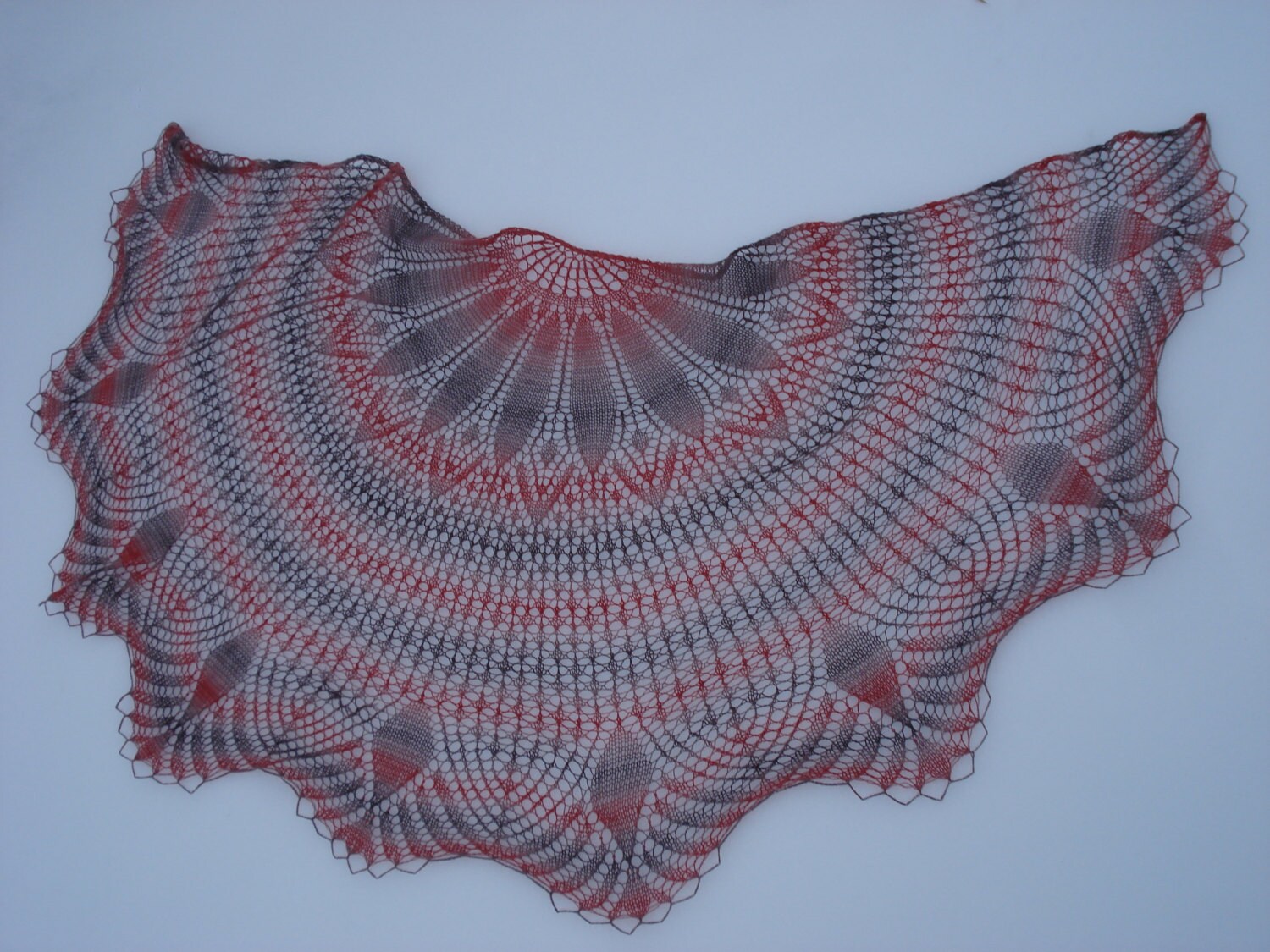 Handgestrickte Spitzenschal, Wollschal Mit Perlen Handgestrickte Spitzenschal, Wollschal Mit Perlen von AijaHandmade