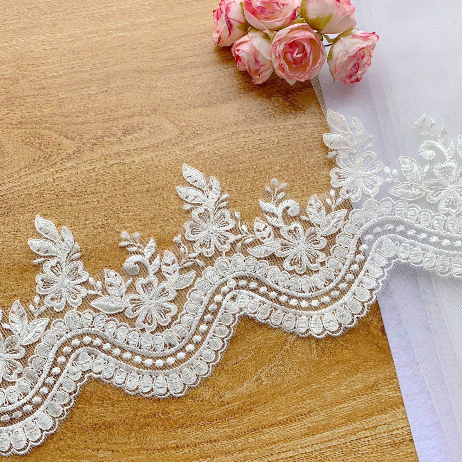 Verkaufen Lose Lager Alencon Spitzenbesatz, Elfenbein Braut Hochzeit Schleier Rayon Material Spitzenbesatz ， Wunderschönes Design Und Qualität von AilaMila