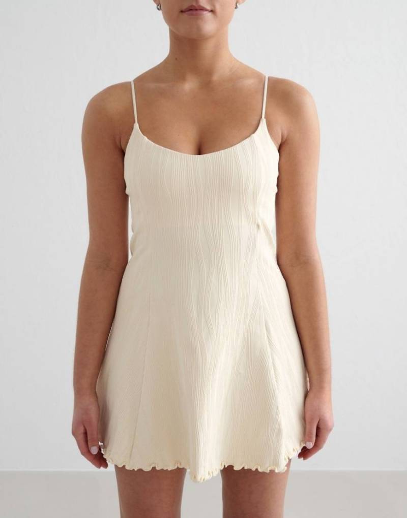 Aim'n - Almond White Tulip - Kleid in Mandelweiß von Aim'n