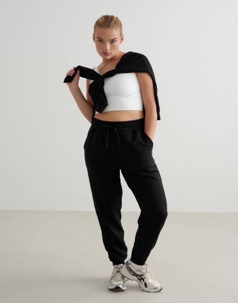Aim'n - Bequeme Hose aus Modal in Schwarz mit Knöpfen Aim'n - Bequeme Hose aus Modal in Schwarz mit Knöpfen von Aim'n