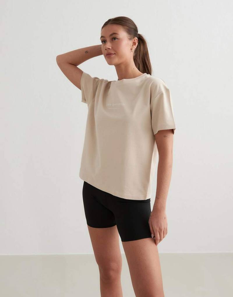 Aim'n - Café au lait - Kastiges T-Shirt in Beige mit Schriftzug-Neutral von Aim'n