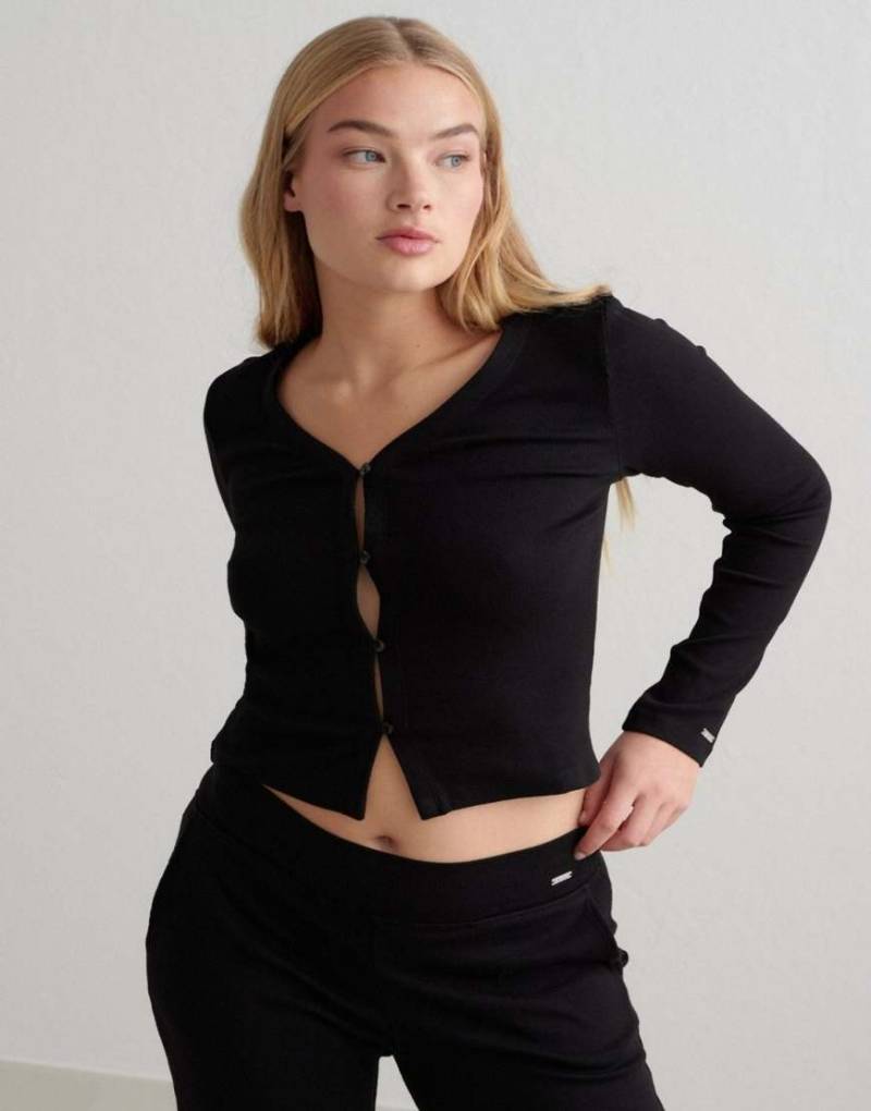 Aim'n - Ease - Gerippte Strickjacke in Schwarz von Aim'n