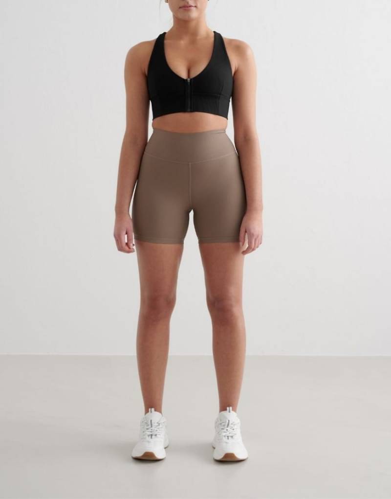 Aim'n - Gerippte Performance-Midi-Shorts in Nougatbraun von Aim'n