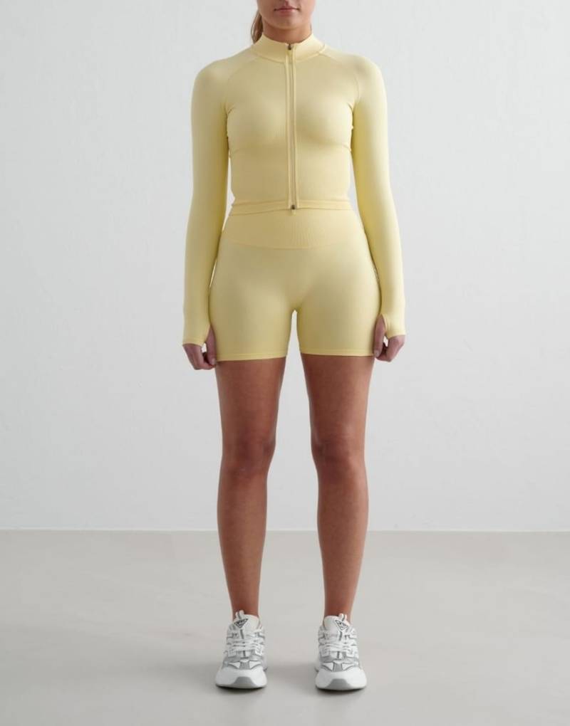 Aim'n - Mellow - Formende, nahtlose Hotpants in Hellgelb von Aim'n