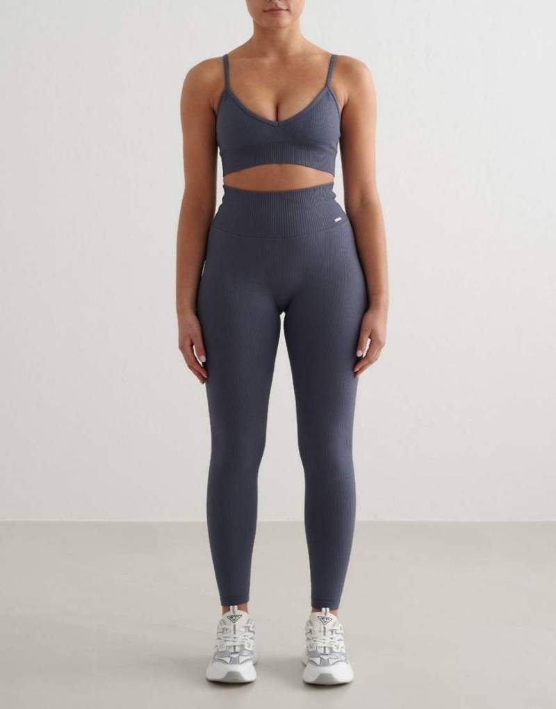 Aim'n - Nahtlose, gerippter Sport-BH in Sturmblau mit tiefem Ausschnitt von Aim'n