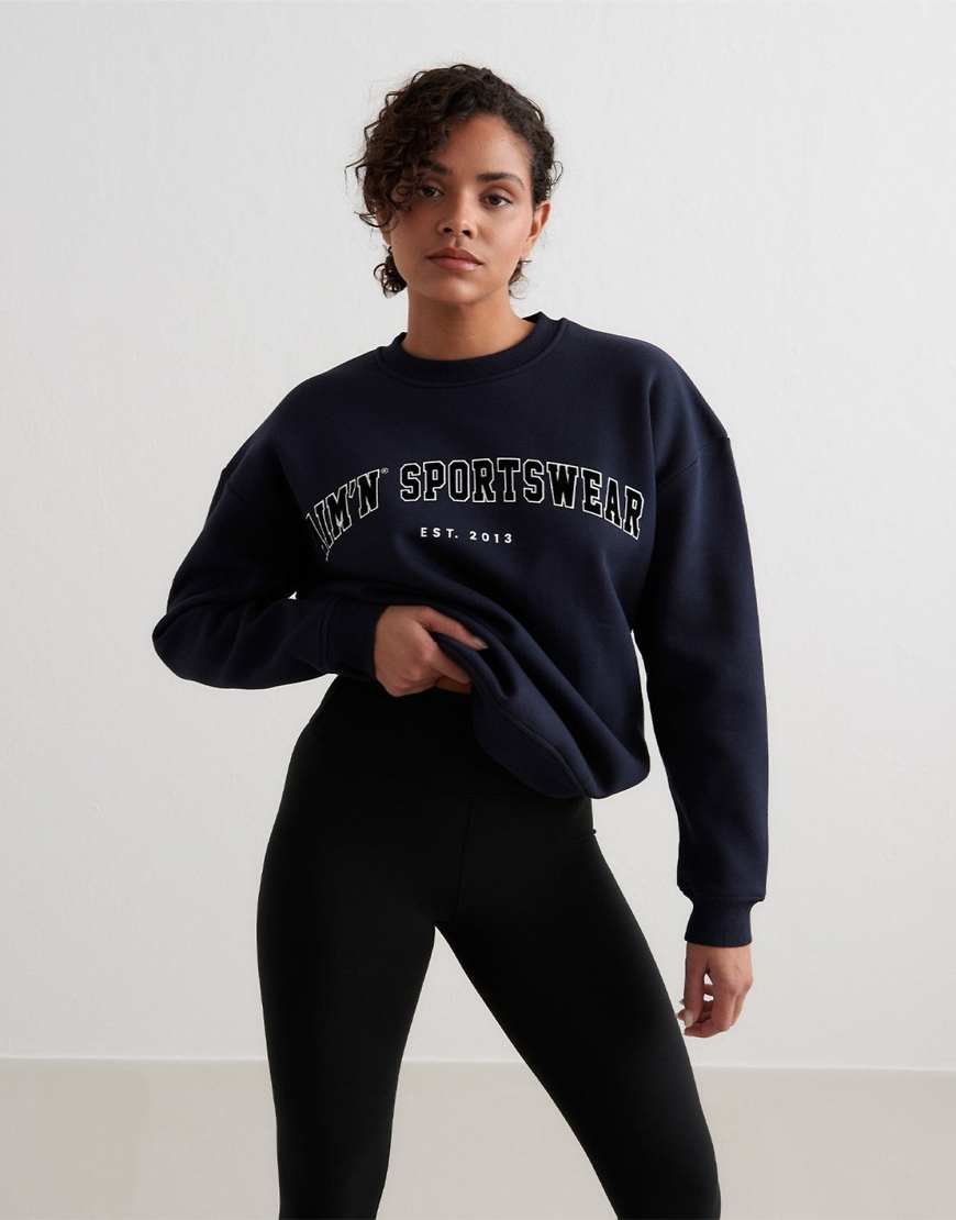 Aim'n - Navy Varsity - Sweatshirt in Blau im College-Stil von Aim'n