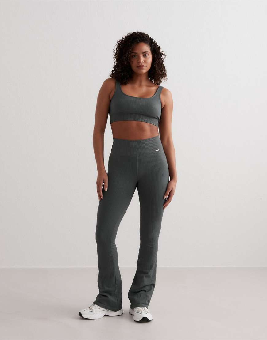 Aim'n - Sage - Gerippte, nahtlose und ausgestellte Leggings in Grün Aim'n - Sage - Gerippte, nahtlose und ausgestellte Leggings in Grün von Aim'n