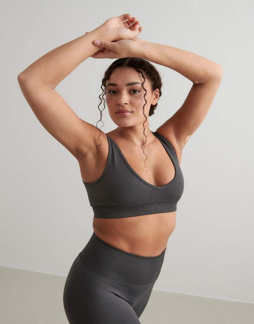 Aim'n - Shadow Grey - Formender, nahtloser BH in Grau mit tiefem Ausschnitt von Aim'n