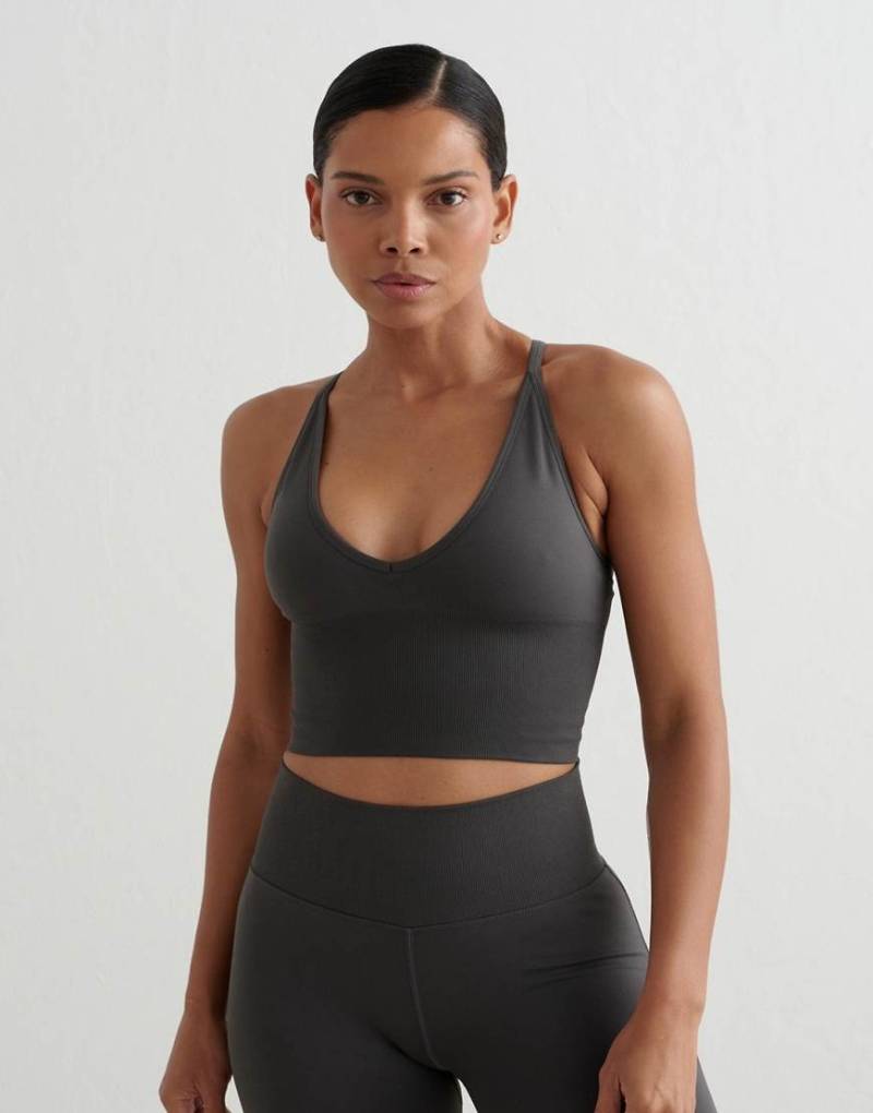 Aim'n - Shape Seamless - Bustier in Schattengrau mit überkreuzten Rückenträgern von Aim'n