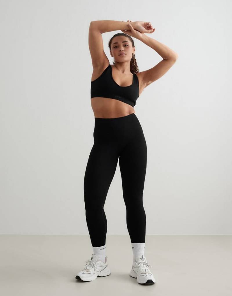 Aim'n - Shape Seamless - Formende, nahtlose Leggings in Schwarz von Aim'n