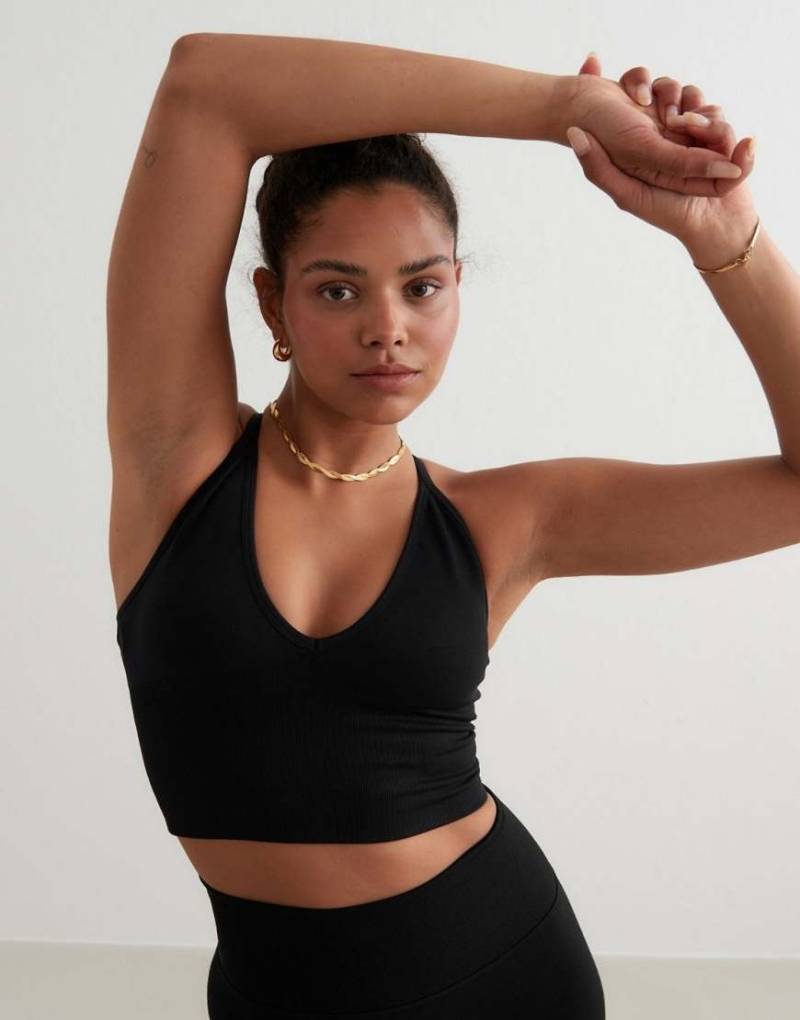 Aim'n - Shape Seamless - Hinten überkreuztes Bustier in Schwarz von Aim'n