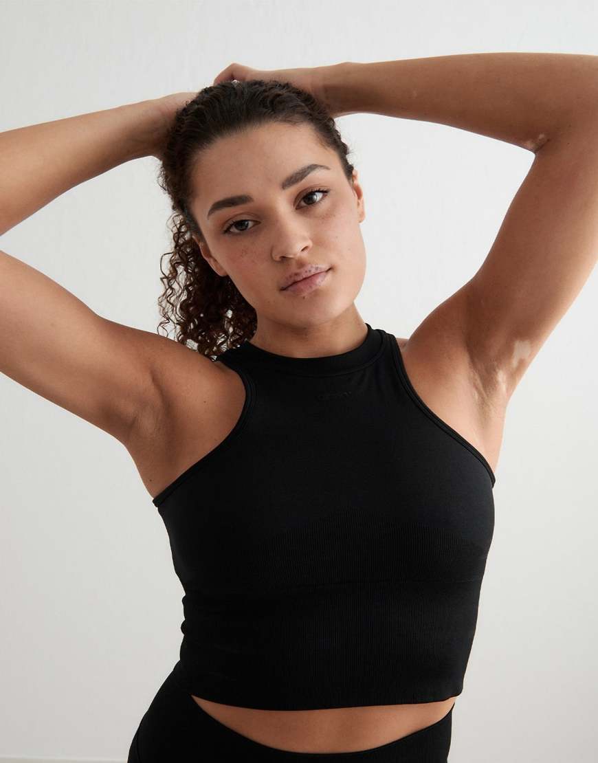 Aim'n - Shape Seamless - Nahtloses Oberteil in Schwarz mit Racer-Design vorne Aim'n - Shape Seamless - Nahtloses Oberteil in Schwarz mit Racer-Design vorne von Aim'n