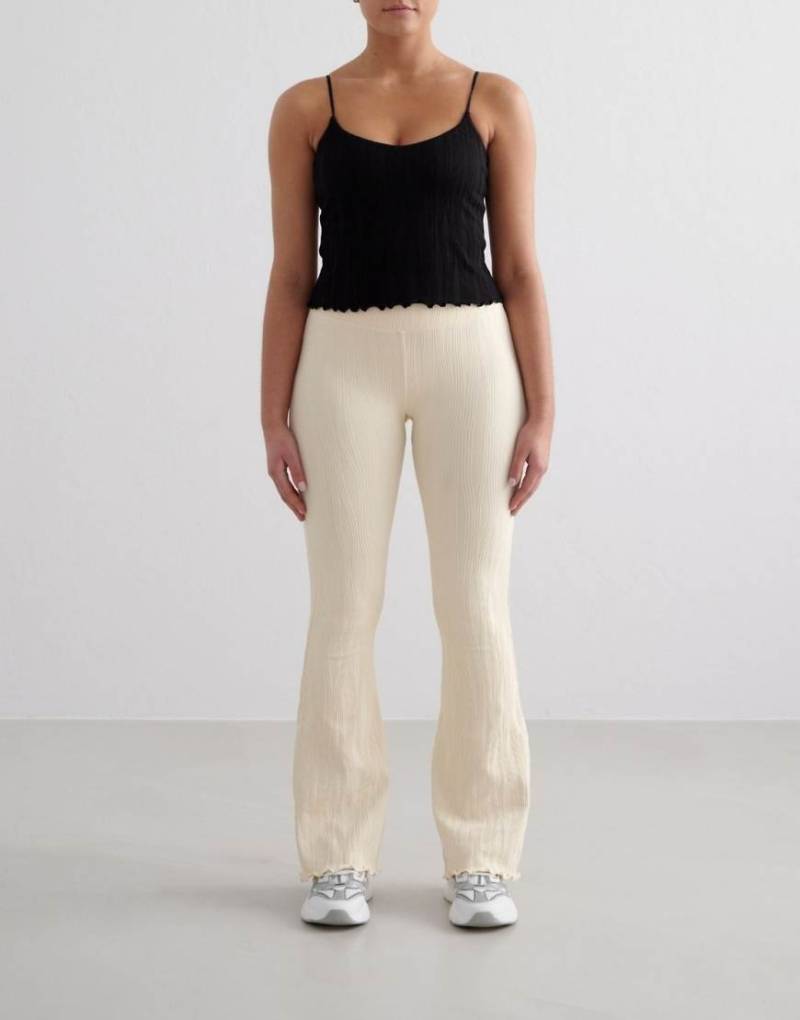 Aim'n - White Tulip - Ausgestellte Leggings in Mandelweiß von Aim'n