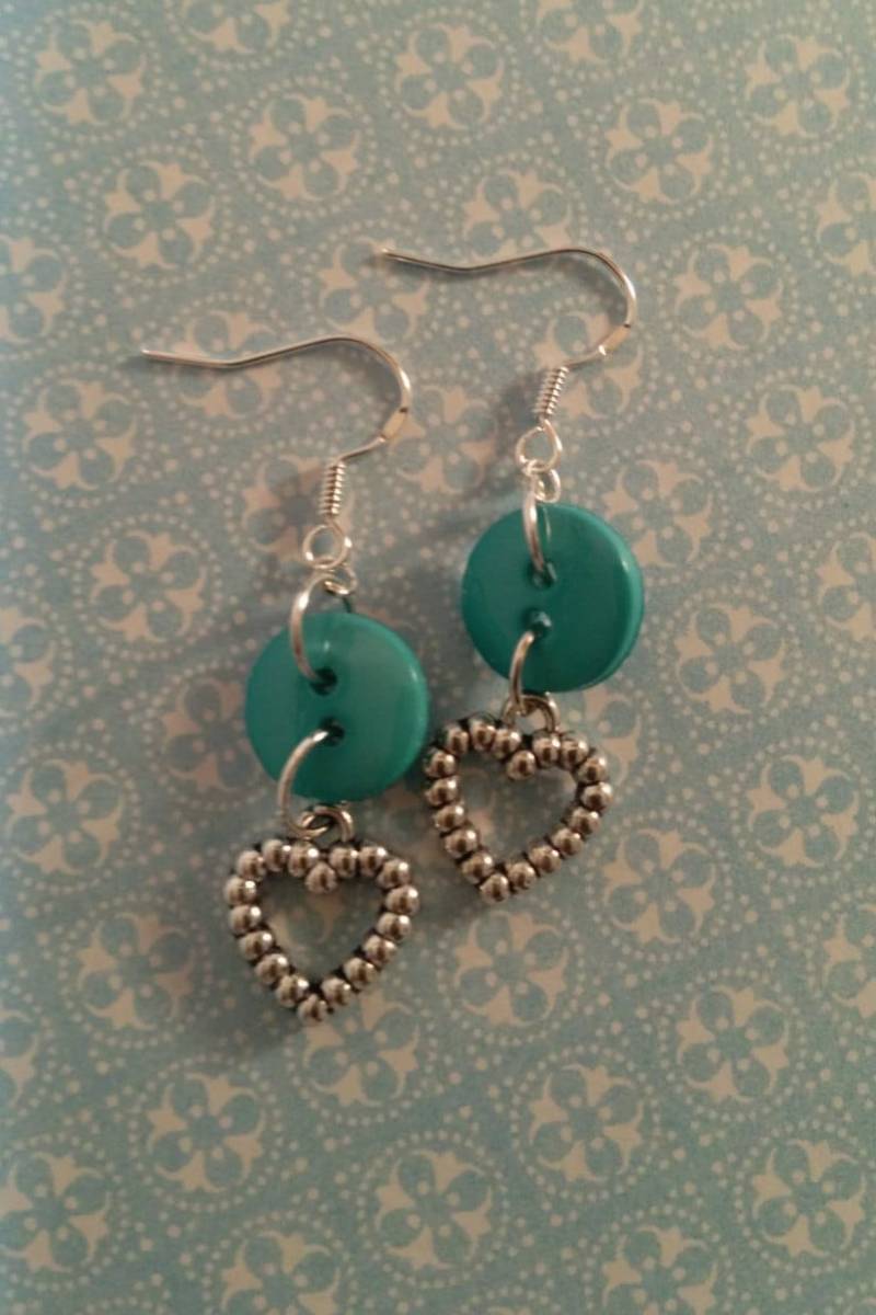 Herz Ohrringe, Spaß, Leichte Blaue Taste Ohrringe Mit Antik Silber Charm Und Sterlingsilber Ohrbügel Herz Ohrringe, Spaß, Leichte Blaue Taste Ohrringe Mit Antik Silber Charm Und Sterlingsilber Ohrbügel von AimeeGJewelry