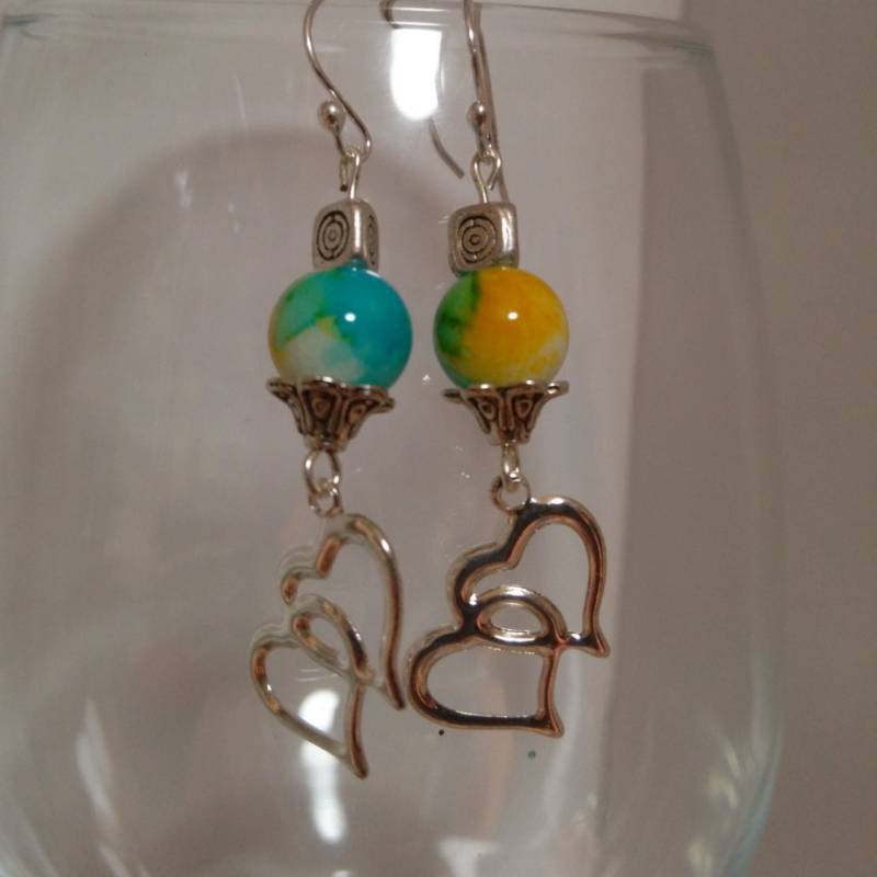 Multi Color Perlen Mit Silber Ton Doppelte Herzen, Komponenten Und Sterlingsilber Ohrbügel Multi Color Perlen Mit Silber Ton Doppelte Herzen, Komponenten Und Sterlingsilber Ohrbügel von AimeeGJewelry