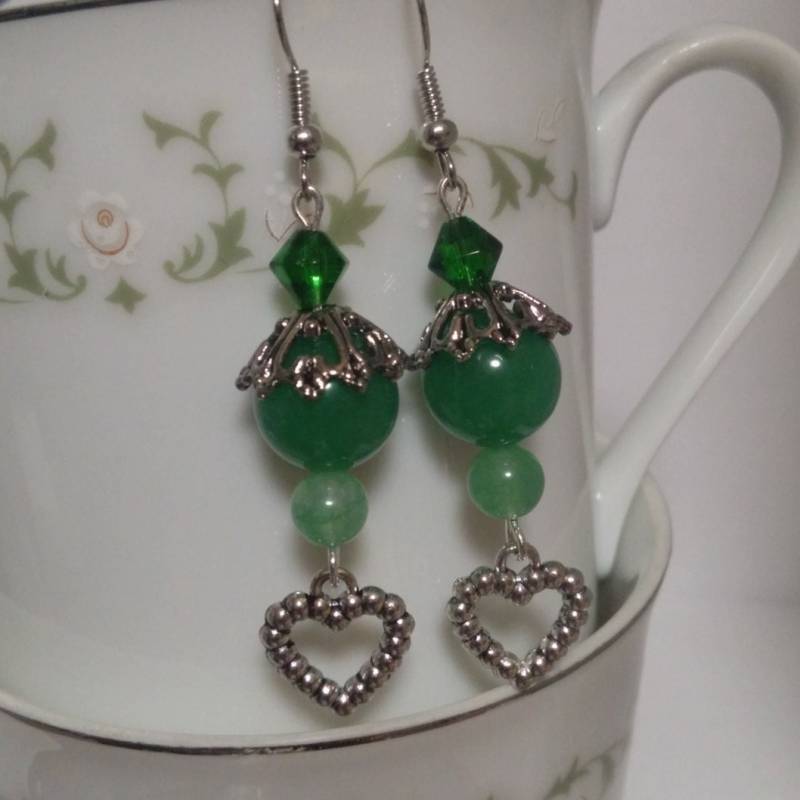 Ohrringe, Grüne Jade Ohrringe Mit Antik Silber-Komponenten Und Herz Charm Ohrringe, Grüne Jade Ohrringe Mit Antik Silber-Komponenten Und Herz Charm von AimeeGJewelry