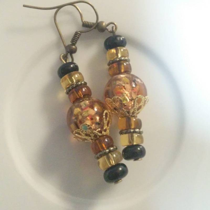 Ohrringe, Handgewickelt Amber Perlen Mit Flache Schwarze, Gelbe, Gelb-Glasperlen Und Antike Bronze Ohrbügel Ohrringe, Handgewickelt Amber Perlen Mit Flache Schwarze, Gelbe, Gelb-Glasperlen Und Antike Bronze Ohrbügel von AimeeGJewelry