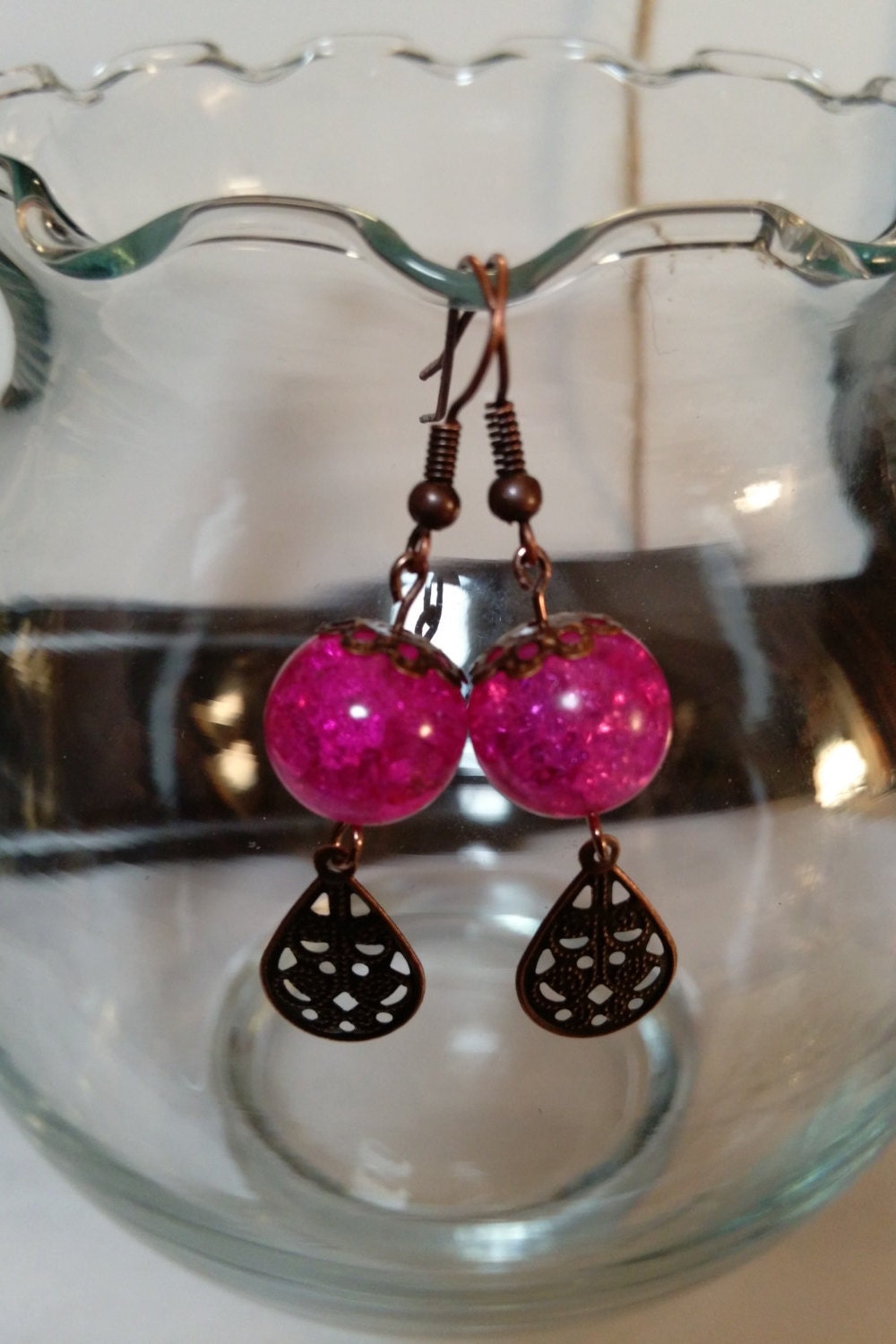 Ohrringe, Ohrringe Rosa, Rosa Gekracht Glasperle Mit Verbrannten Kupfer Charms Und Ohr-Haken Ohrringe, Ohrringe Rosa, Rosa Gekracht Glasperle Mit Verbrannten Kupfer Charms Und Ohr-Haken von AimeeGJewelry