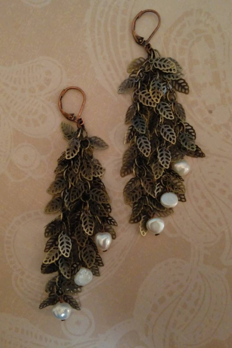 Ohrringe, Perlen Handgemachte Ohrringe Mit Antiken Bronze Leaf Clusters Und Süsswasserperlen von AimeeGJewelry