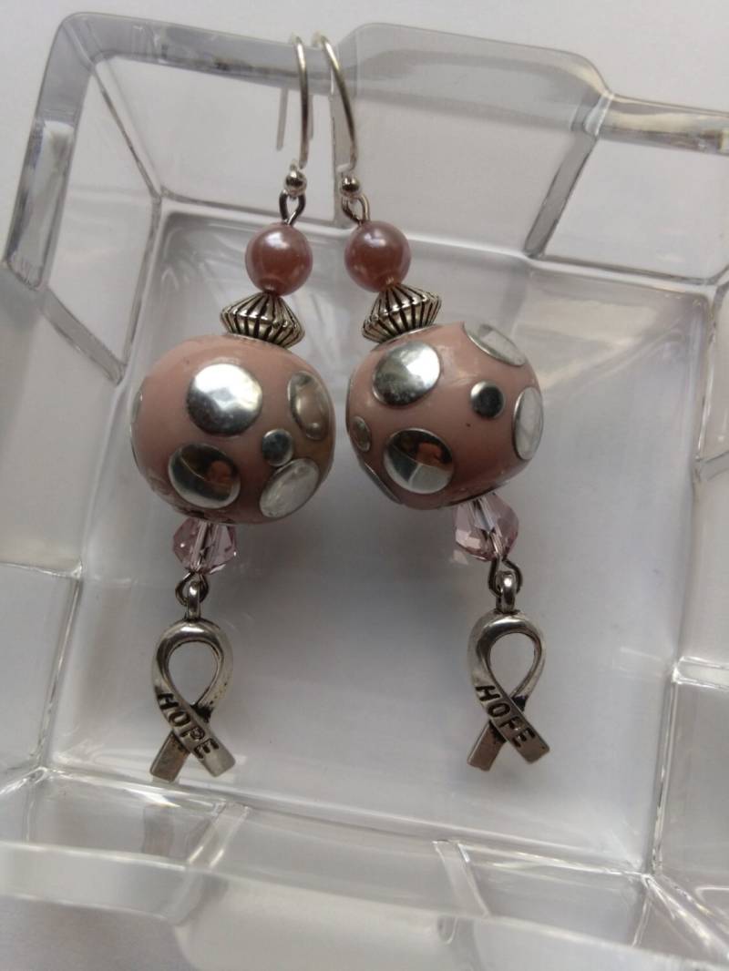 Ohrringe, Rosa Perlen Mit Silber Polka Dots, Crystal Tear Drops, Perlen, Antik Ton Brustkrebs Schleife Ohrringe, Rosa Perlen Mit Silber Polka Dots, Crystal Tear Drops, Perlen, Antik Ton Brustkrebs Schleife von AimeeGJewelry