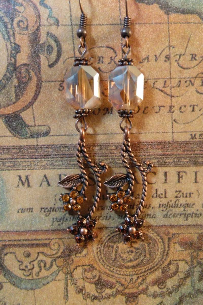 Ohrringe, Swarovski Kristall Swarovski-Kristall Mit Verbrannten Ohrhaken Aus Kupfer Und Amber Kristalle Ohrringe, Swarovski Kristall Swarovski-Kristall Mit Verbrannten Ohrhaken Aus Kupfer Und Amber Kristalle von AimeeGJewelry