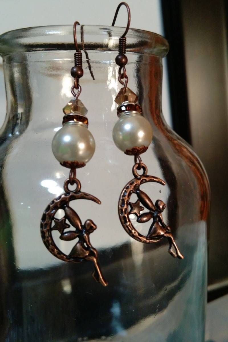 Perlen Ohrringe, Verbrannten Kupfer Dangle Tropfen Ohrringe Mit Fairy Charme, Glas Und Wunderschönen Swarovski Kristallen Handgefertigt Perlen Ohrringe, Verbrannten Kupfer Dangle Tropfen Ohrringe Mit Fairy Charme, Glas Und Wunderschönen Swarovski Kristallen Handgefertigt von AimeeGJewelry