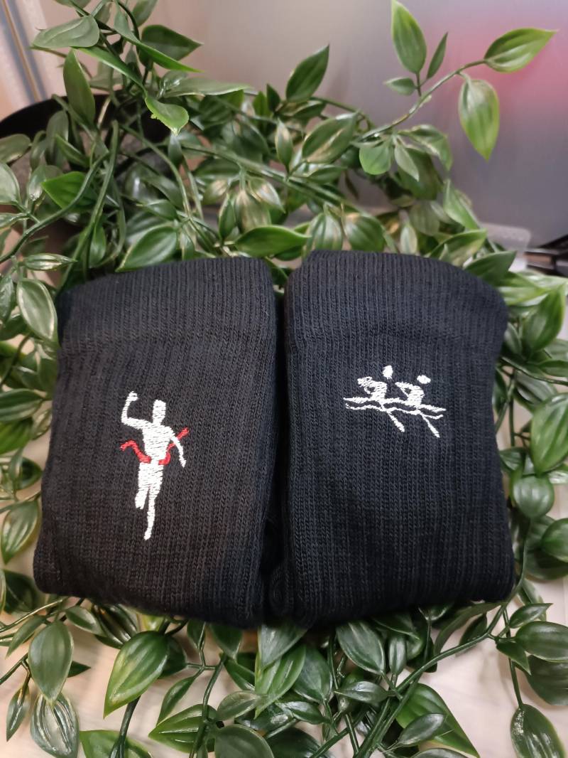 Socken Mit Sport Motiv - Frei Wählbar, Personalisierbar. Sportler Silhouette von AimuCloset