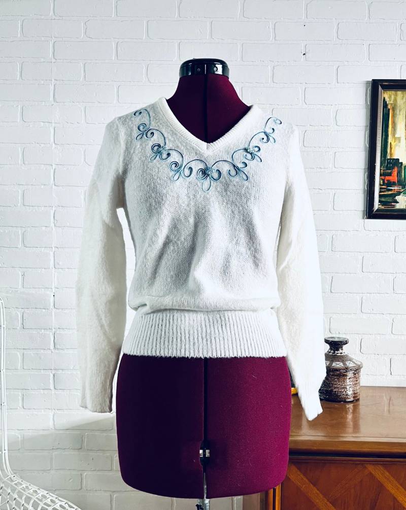 70Er Jahre Bestickter Pullover in Weiß Fuzzy Sweater Xs S von AintWeSwank