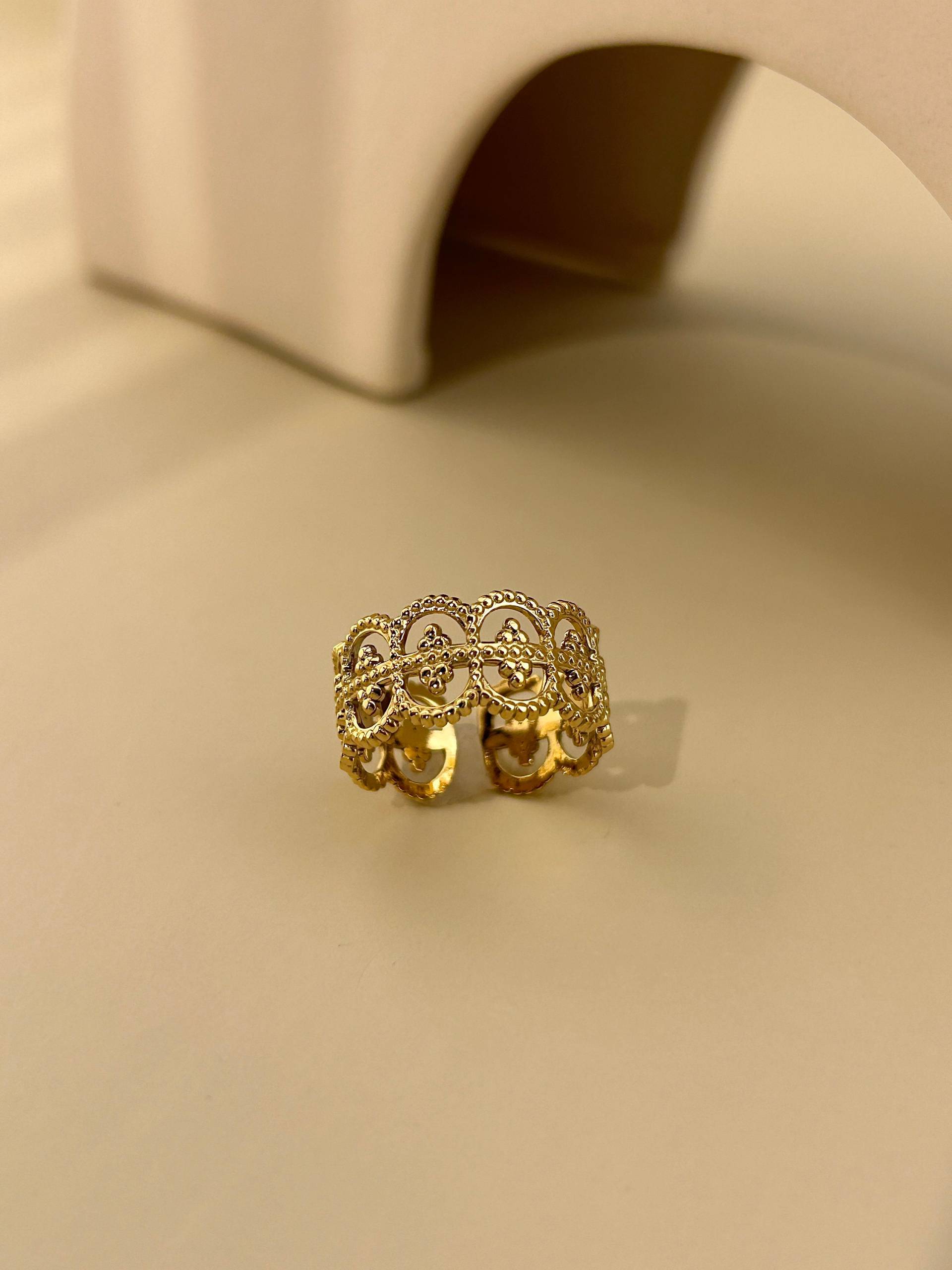 Verstellbarer Edelstahlring Mit Großem Vergoldetem Gemeißeltem Glied von Aioliolivebijoux