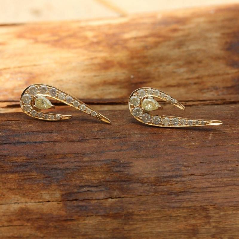 Handgemachte 18K Gelbgold Pave Diamant Hufeisen Ohrstecker von AiraJoyas