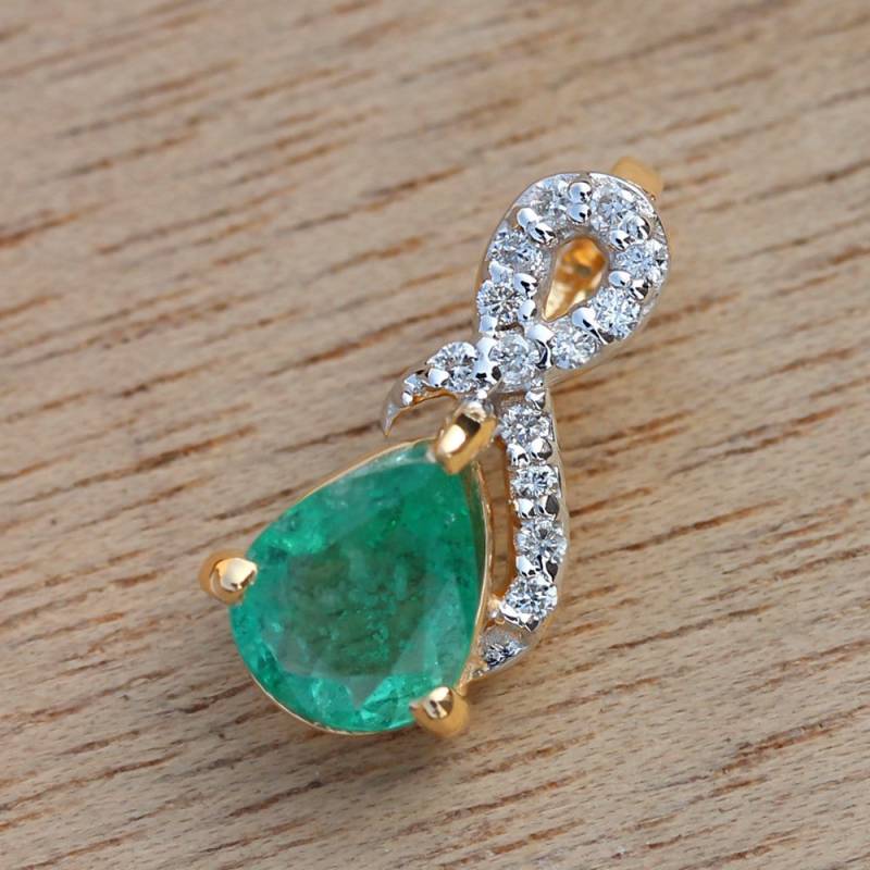 Smaragd & Pave Diamant 18K Gold Anhänger - Handgemachter Feiner Schmuck von AiraJoyas