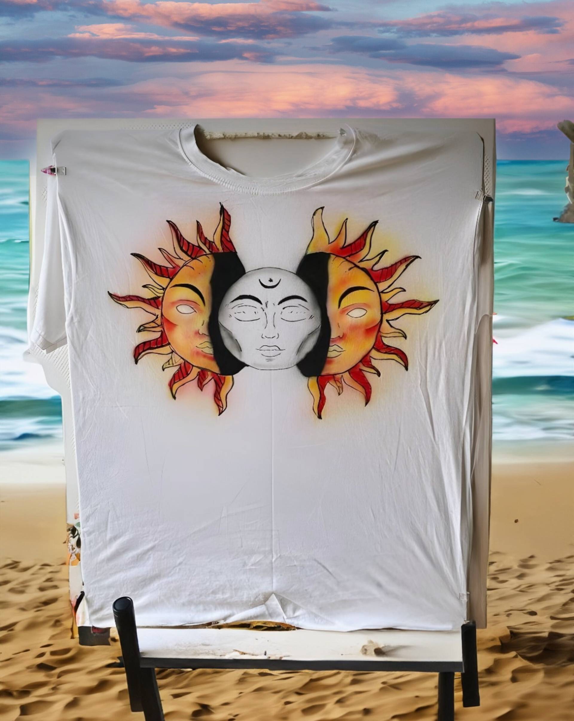 Sonne & Mond Airbrush-T-Shirt I Unikat 100% Baumwolle Sonne & Mond Airbrush-T-Shirt I Unikat 100% Baumwolle von AirbrushArtTees