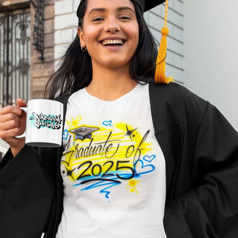 Abitur 2025 Shirt Für Senioren | Klasse Von Abschluss-T-Shirt Mit Mütze, Sternen Und Herzen High School Oder College Grad Outfit von AirbrushCustoms